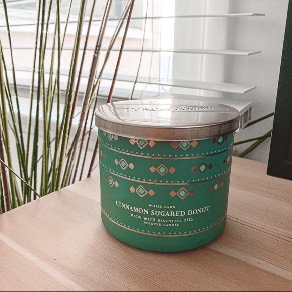 Bath & body works Cinnamon sugared doughnut candle